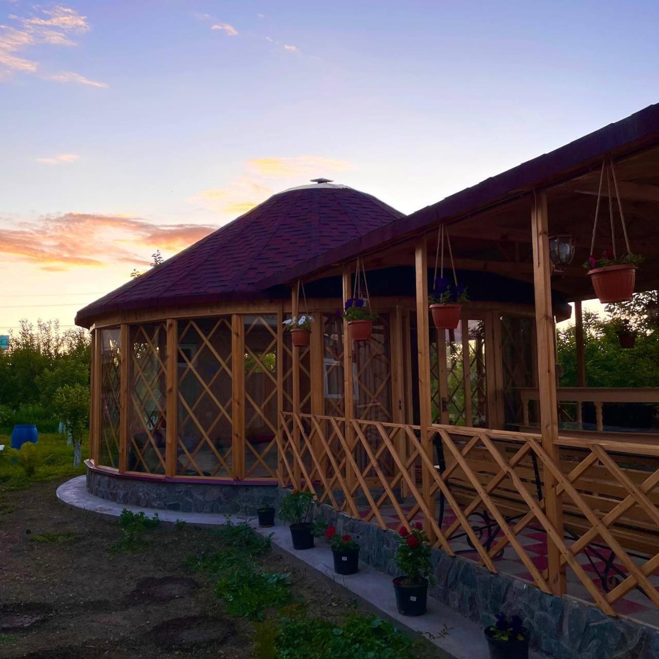 Guest House Amirhan Bokonbayevo Bagian luar foto